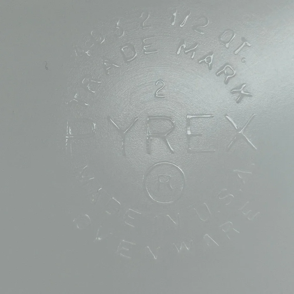 Pyrex vintage mixing